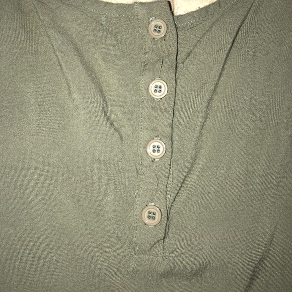Olive green top with button detailing on the back - Picture 3 of 4